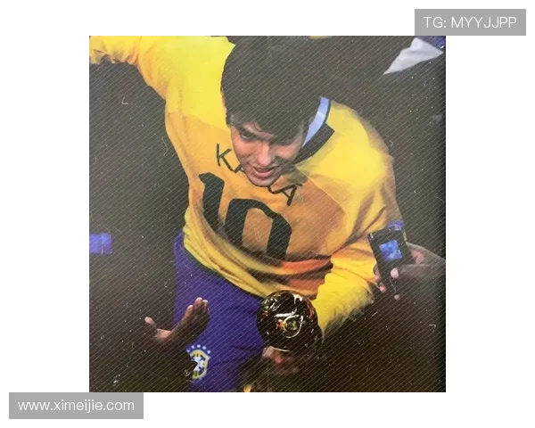 足球明星卡卡的珍藏卡片图片展示与收藏价值解析